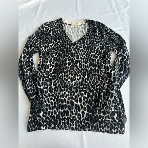 Michael Kors Black and White Leopard V-Neck Sweater Size Medium